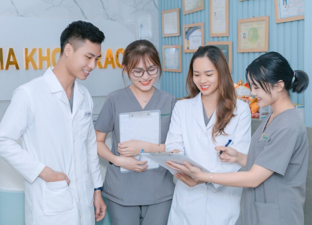 z4754530351846 a628be8d49dbf51163f529ea4b367566 1024x740 Nha Khoa Khuyến Mãi Lớn: Bí Quyết Tiết Kiệm Chi Phí Mà Vẫn Có Nụ Cười Rạng Rỡ